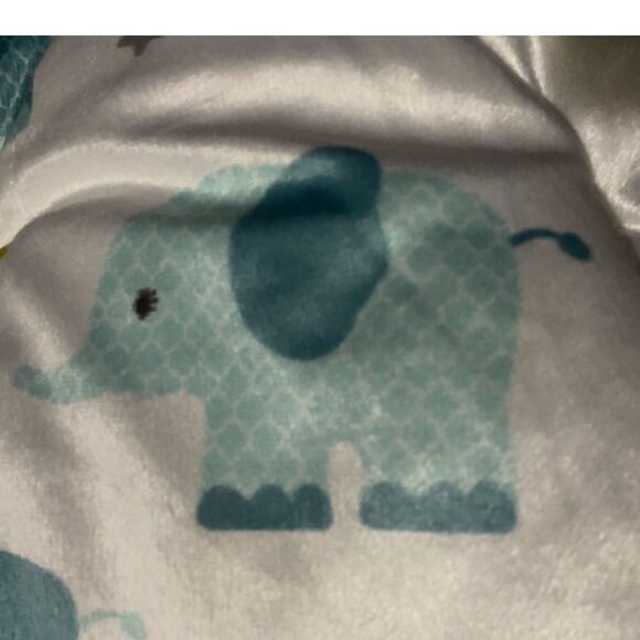 NEW 2pc Soft Plush Baby Blanket Reversible Sherpa 30" x 40" Elephant Pillow - Picture 2 of 4